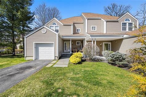 229 Sandpiper Ct, Yorktown Heights, NY 10598 